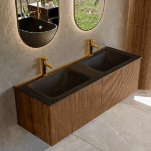 KURVE Komplet badmiljø i egetræ og solid surface med hanehuller B131 cm - Valnød/Sort