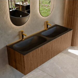 KURVE Komplet badmiljø i egetræ og solid surface med hanehuller B141 cm - Valnød/Sort